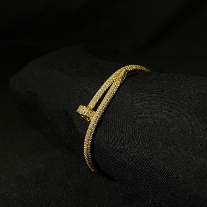 PULSERA DE CLAVOS