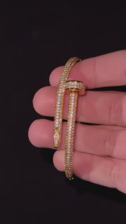 PULSERA DE CLAVOS